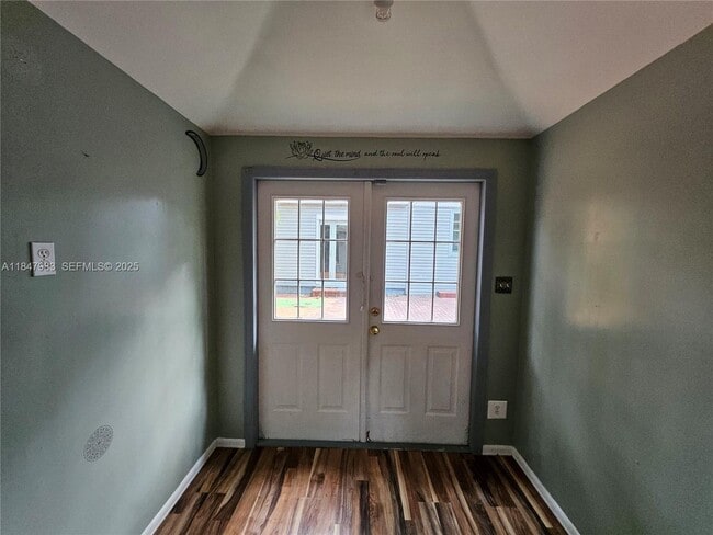 Building Photo - 38 SW 6th St