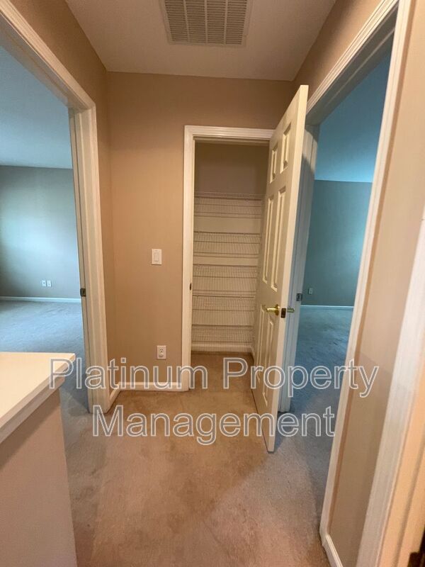 Building Photo - 4916 Durley Ln SE