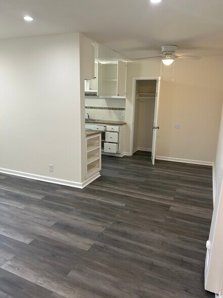 Building Photo - 6859 Coldwater Canyon Ave