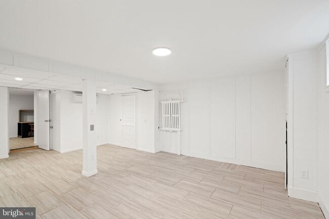Building Photo - 16 E Linden St