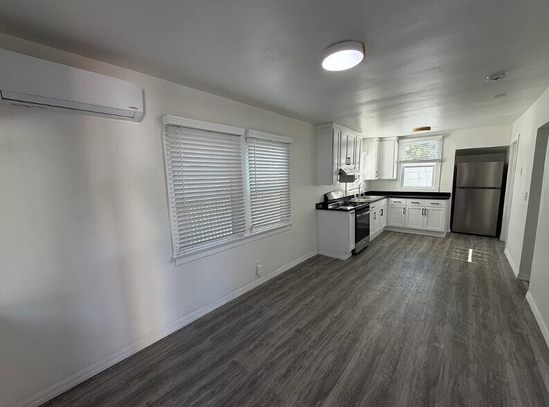 Building Photo - 611 Belmont Ave