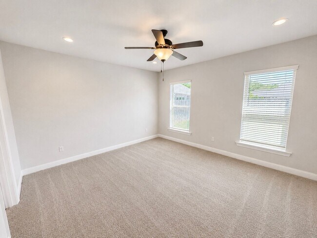 Building Photo - 915 Hackberry Dr