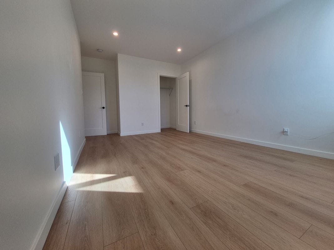 Building Photo - 723 38th Ave