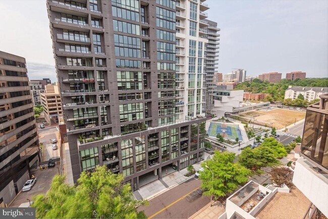 Building Photo - 1530 Key Blvd