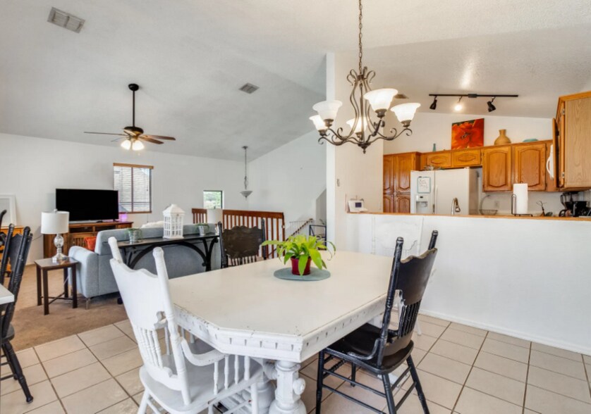 Building Photo - 921 S Val Vista Dr