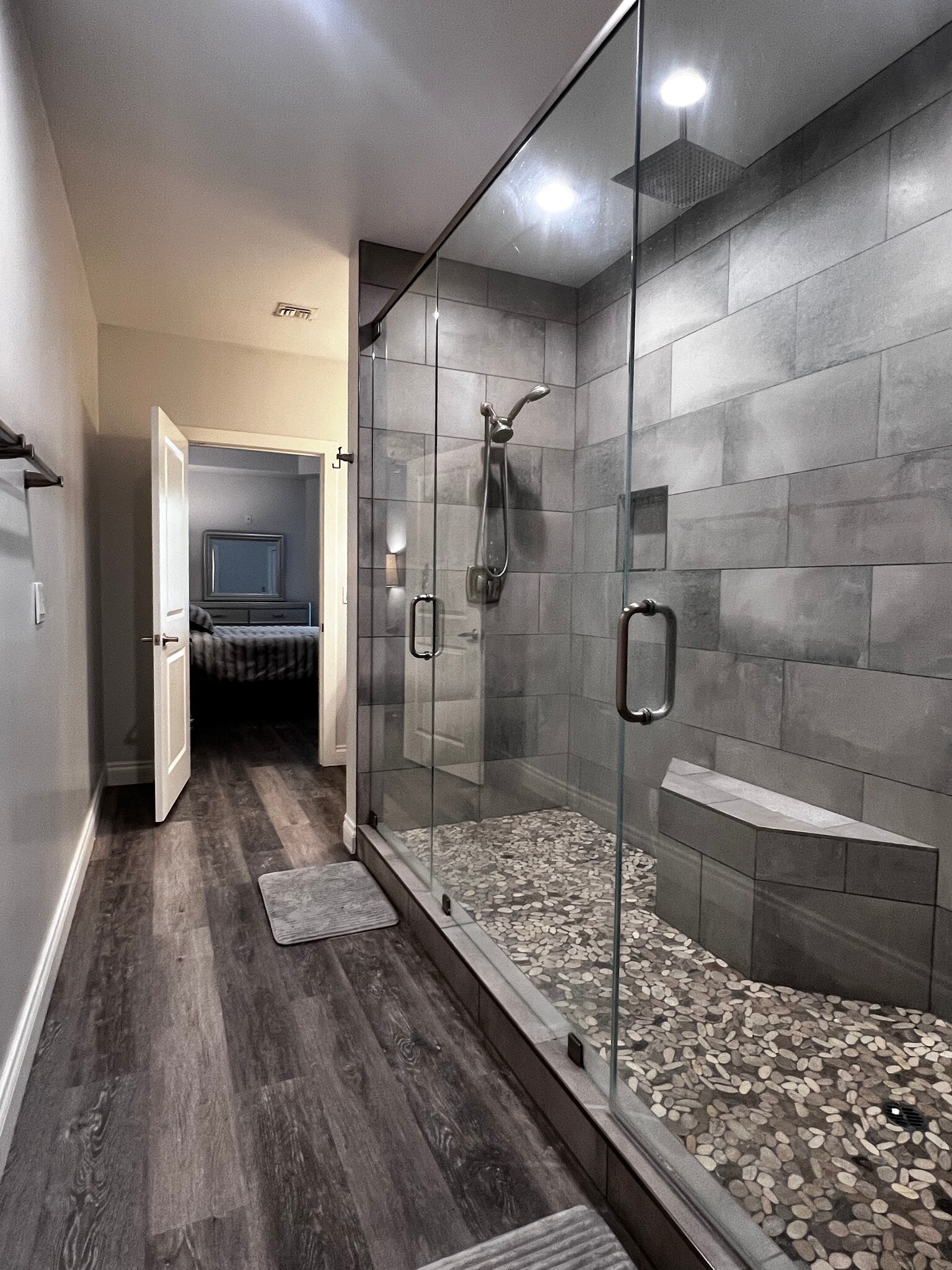 Building Photo - 945 E Playa del Norte Dr