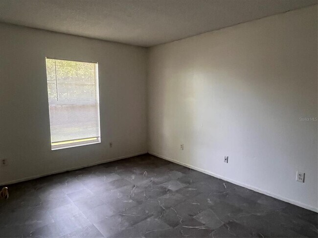 Building Photo - 214 Bluefield Ave