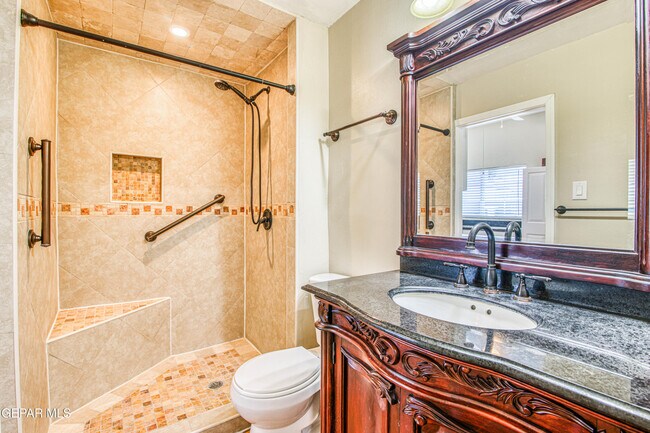 Building Photo - 1701 Elm St