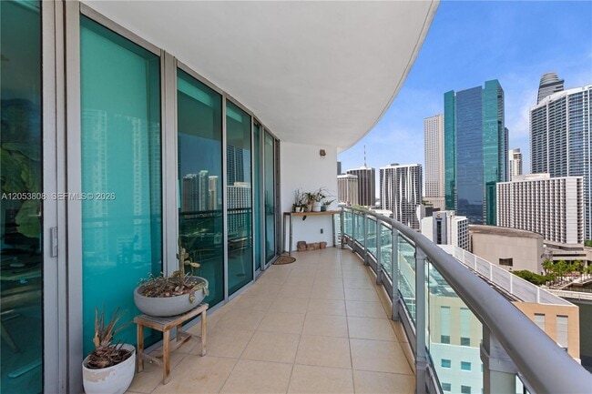Building Photo - 350 S Miami Ave