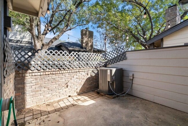 Building Photo - 1748 Ohlen Rd