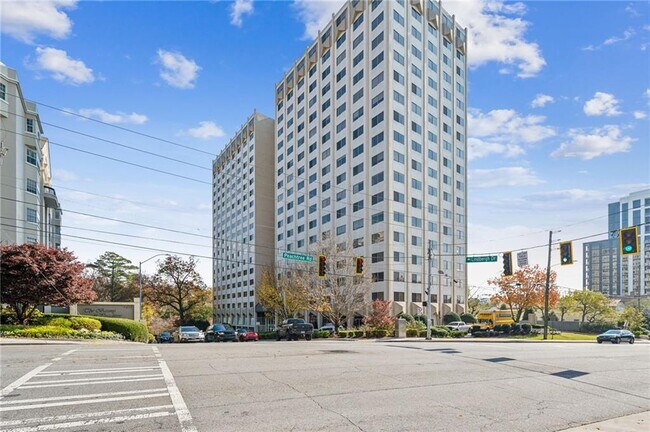 Building Photo - 2479 Peachtree Rd NE