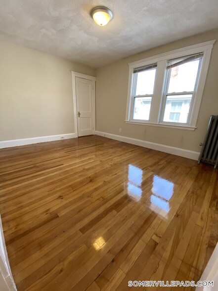 Building Photo - 56 Gordon St