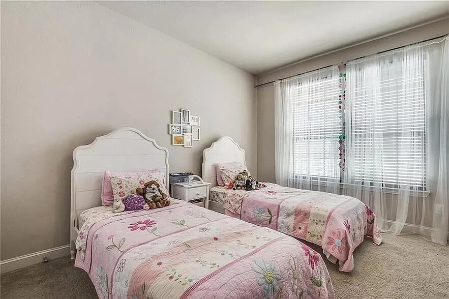 Building Photo - 6710 Estrella