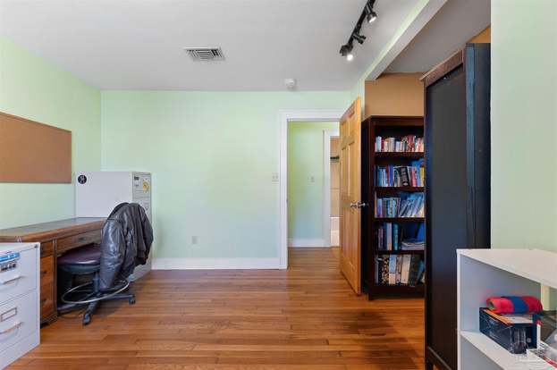 Building Photo - 732 Woodmere Dr