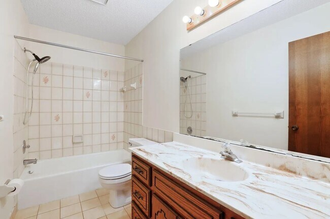 Building Photo - 1411 10th Ave E