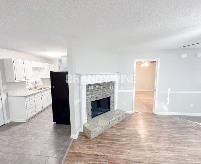 Building Photo - 201 Brooke Dr