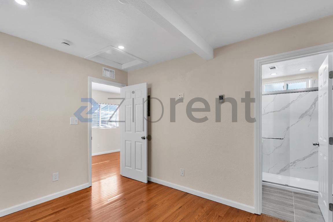 Building Photo - Unit