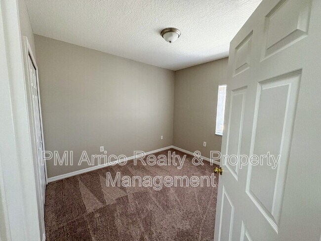 Building Photo - 9529 Newdale Way