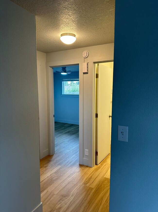 Building Photo - Beautifully updated 2 bed/1bath duplex in Thurston!