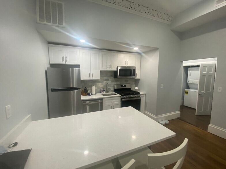 Unit 2 - 473 Massachusetts Ave