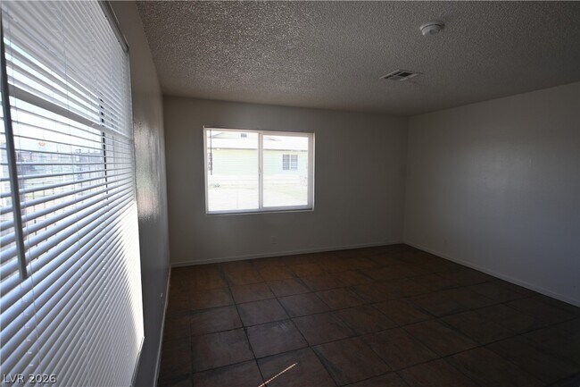 Building Photo - 2334 N Lamb Blvd