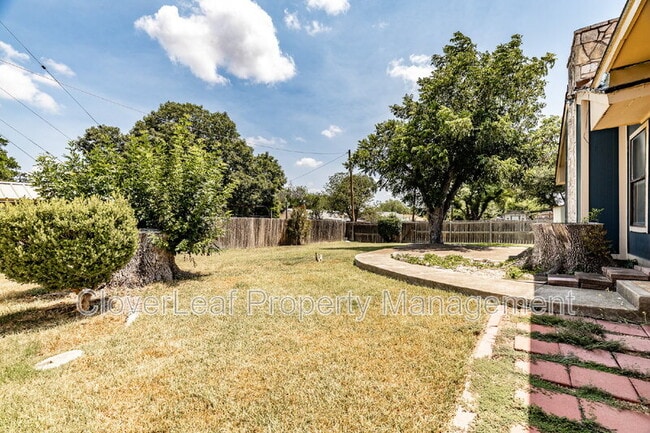 Building Photo - 3503 Clearfield Dr