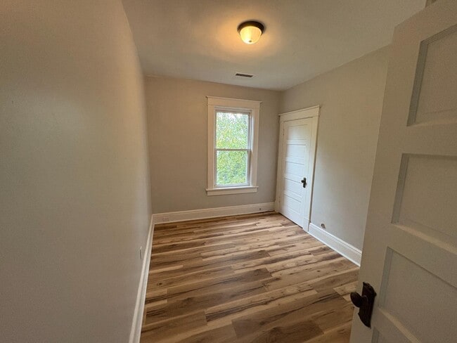 Building Photo - 1331 Ruffner Pl