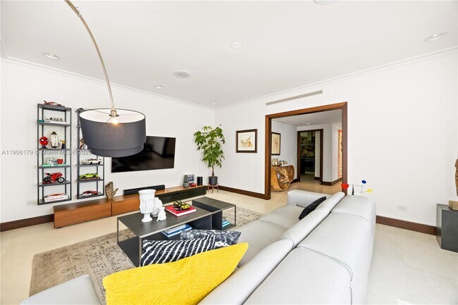 Building Photo - 7141 E Lago Dr