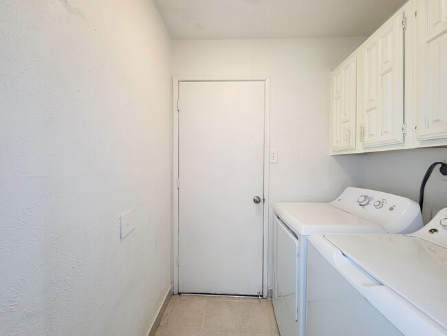 Building Photo - NICE 3 BEDROOM 2 BATH RENTAL HOME IN CY FA...