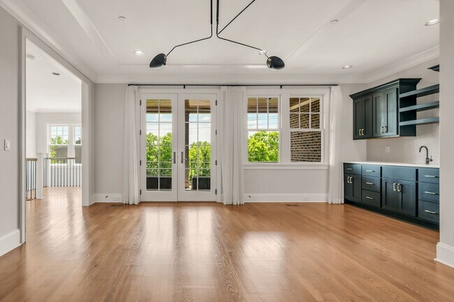 Building Photo - 3608A West End Ave