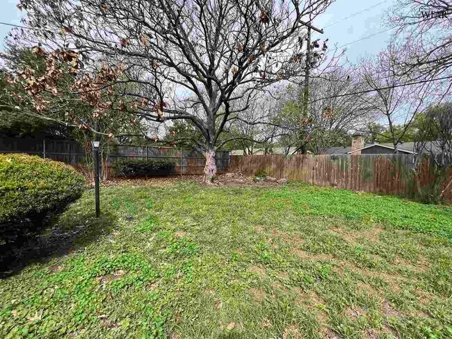 Building Photo - 2406 Hampstead Ln