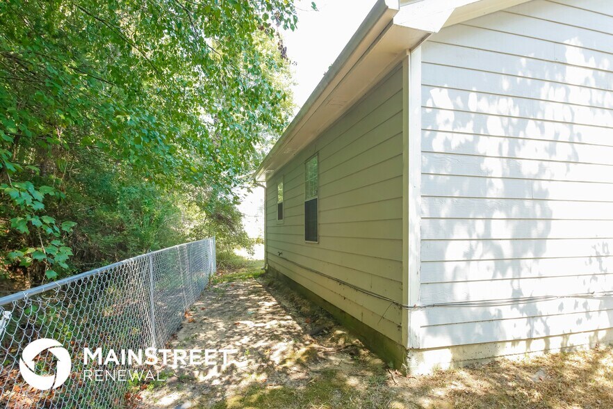 Building Photo - 8057 Fieldstream Way