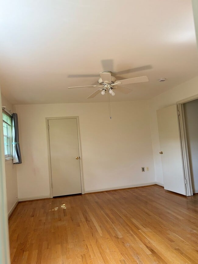 Building Photo - Beautiful Colonial In the Fernwood subdivision in Bethesda
