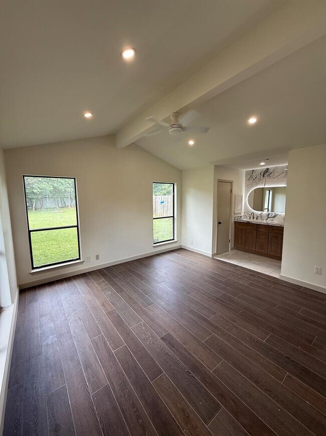 Building Photo - 1009 Swallow Dr