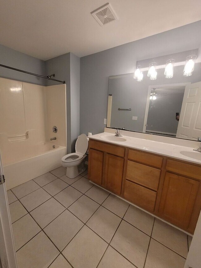 Building Photo - G5132-B