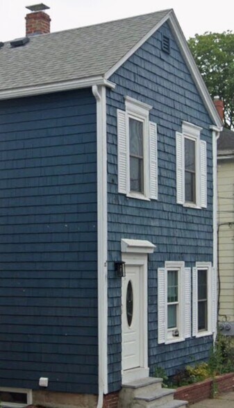 Building Photo - 83 1/2 Summer St