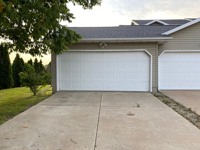 Primary Photo - 527 Trail Side Dr