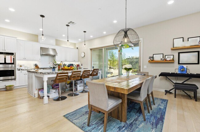 Building Photo - Beautiful 5 bedroom home in Heart of Carme...