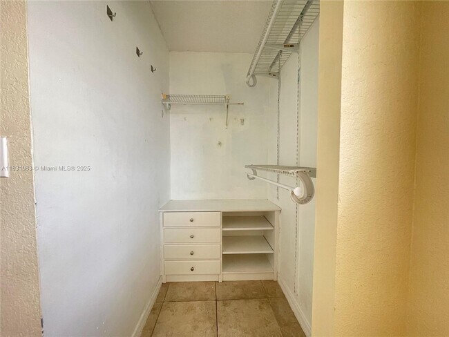 Building Photo - 5470 W 26th Ct
