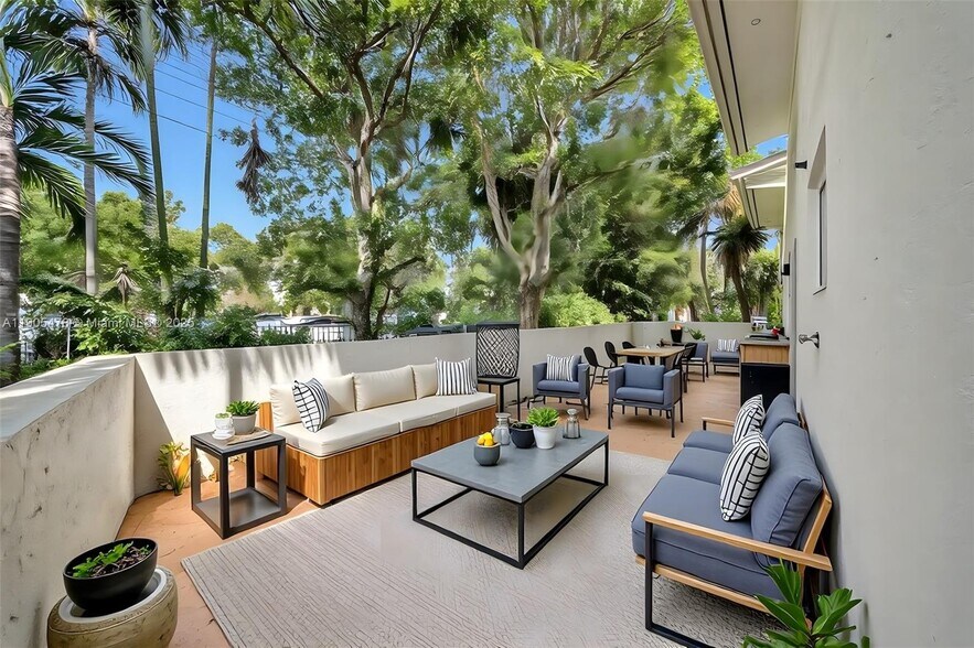 Building Photo - 4000 Alhambra Cir