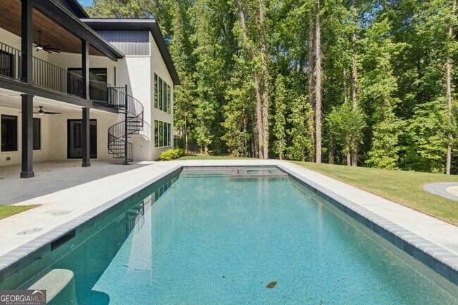 Building Photo - 1000 Clementstone Dr NE