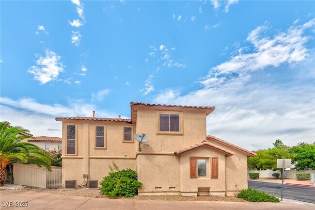 Building Photo - 3945 Bayamon St