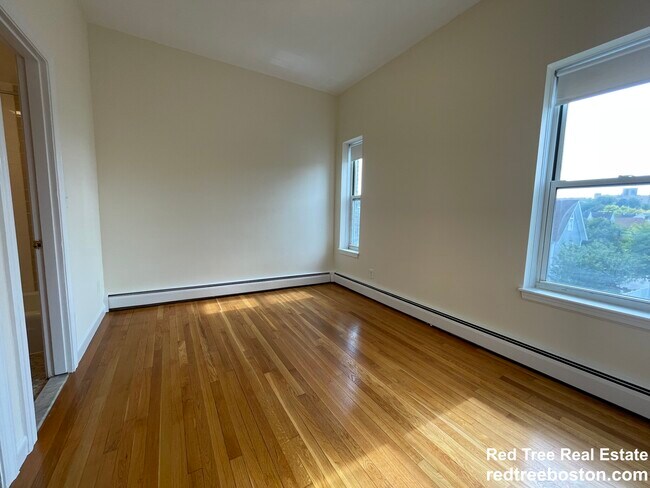 Building Photo - 172 N Beacon St