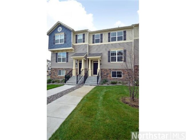 Primary Photo - AMAZING! 4 BED/4 BATH TOWNHOUSE IN MAPLE G...
