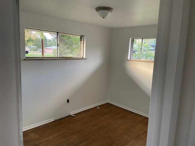 Building Photo - 8371 Oakwood St
