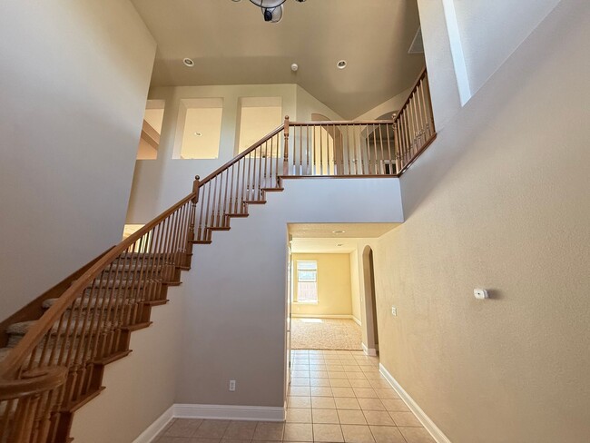 Building Photo - 2212 Maloney Dr