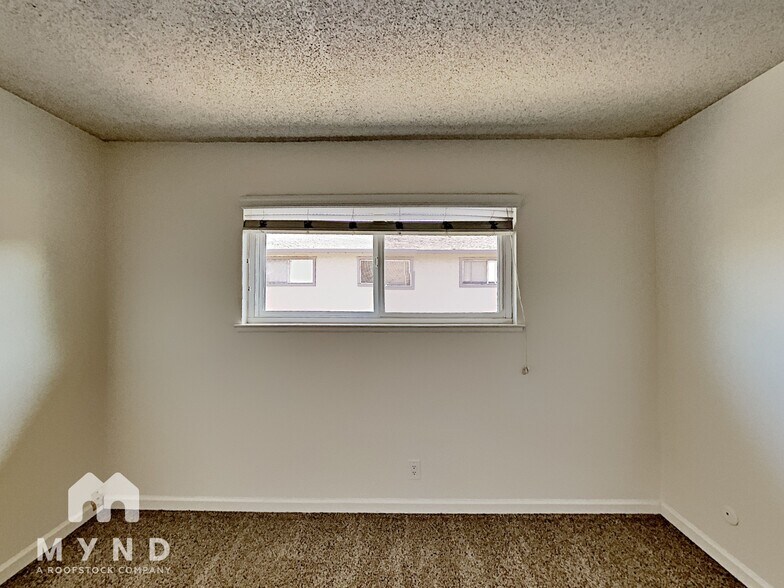 Building Photo - 870 Burbank Dr