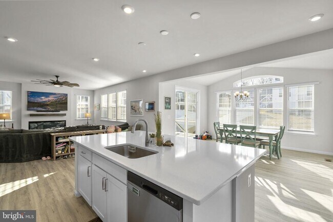Building Photo - 68 SNOWDROP Dr