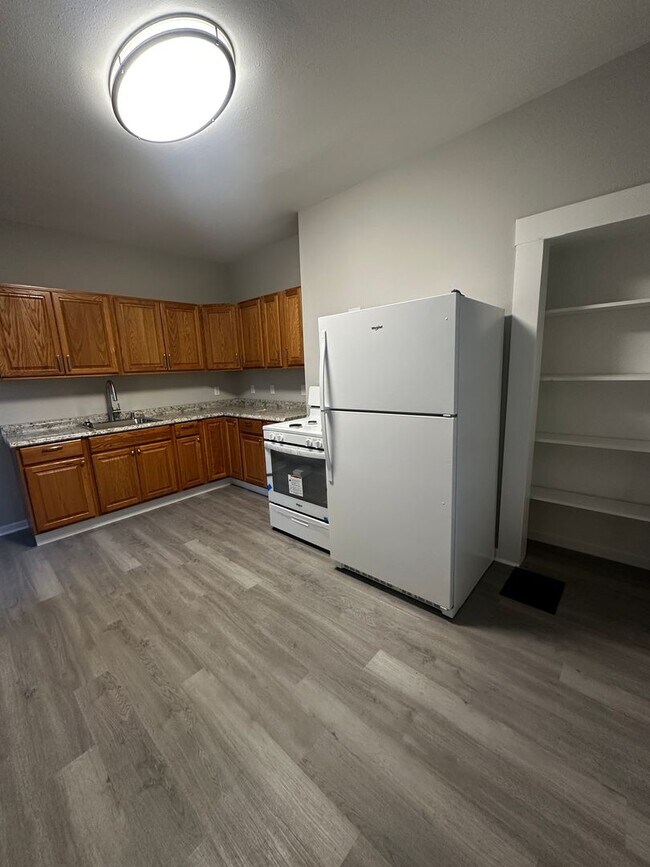 Building Photo - 117-119 Copperfield Ave