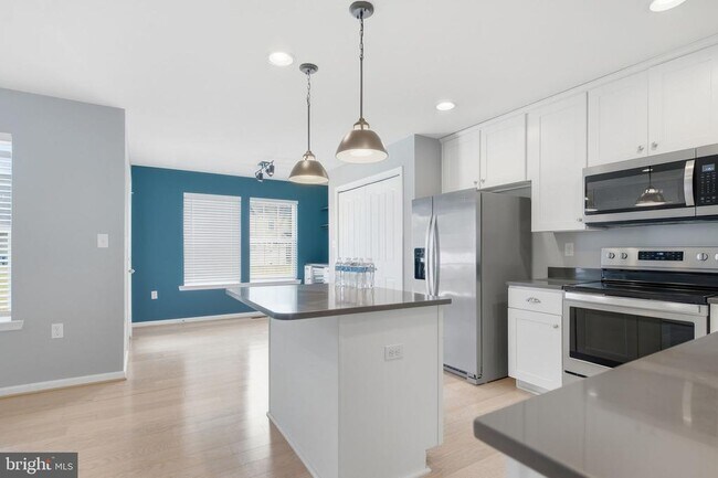 Building Photo - 43 Cecily Way